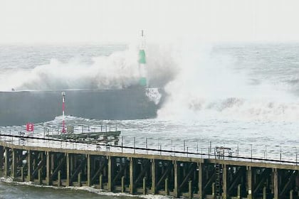 Flood alert for Ceredigion's coast as Storm Abigail rages on