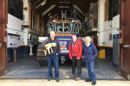 Zoé pops into lifeboat station during epic walk