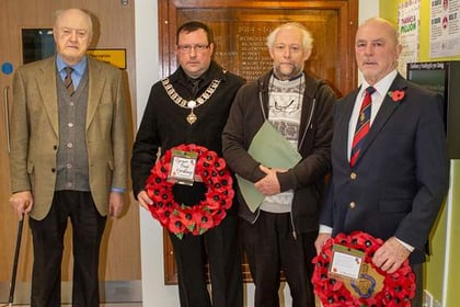 Wreaths laid to commemorate war centenary