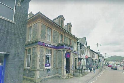 Plan to turn old bank into restaurant and flat