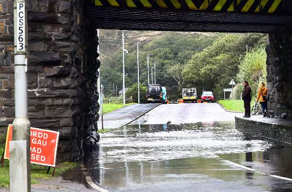 High water levels lead to closure of Dyfi Bridge cambrian news