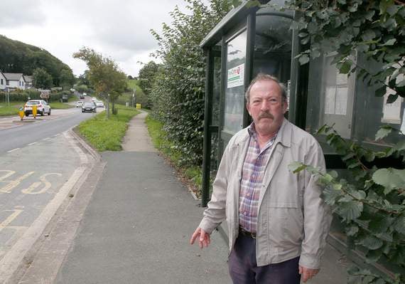 ‘No lighting at bus stops puts passengers at risk’