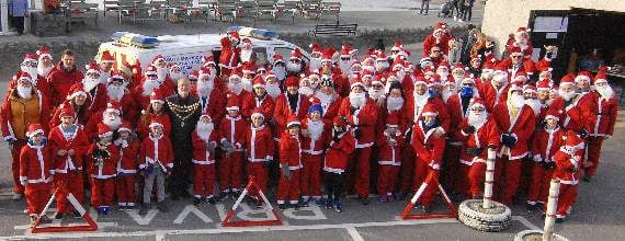 130 Santas brave a sand storm