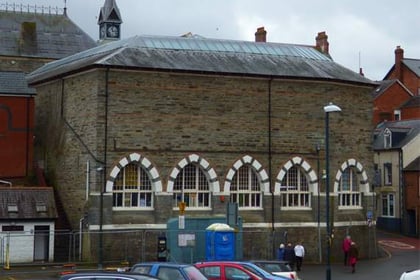 Market traders to move out for work on historic building
