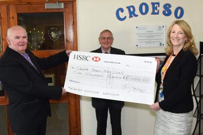Masons give £4,700 to buy IT equipment for five local schools