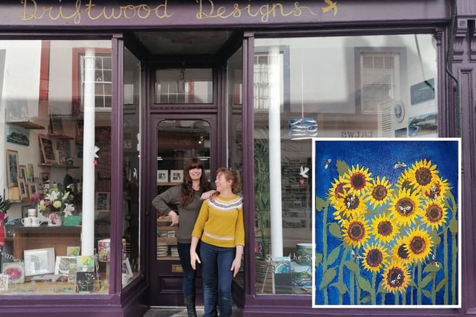 Lizzie Spikes has created a painting, Sunflowers for Ukraine, to help raise funds for the Disasters Emergency Committee Ukraine Humanitarian Appeal