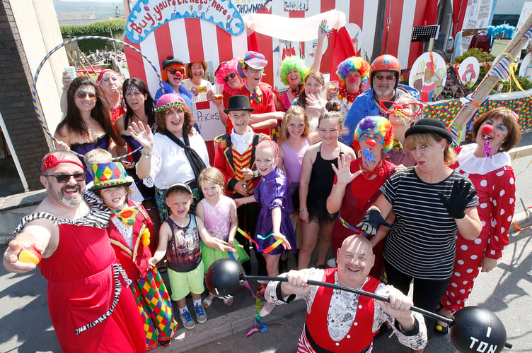 AB0808 BORTHCARNIVAL77 PHOTO CODE 19DPJ08AUG77 - PHOTO DAVID ARWYN PARRY JONES / CAMBRIAN NEWS PRESS PHOTOGRAPHER - 08AUGUST2019 - REF Simon/Dylan; Borth Carnival last Friday. - PHOTO - Theme, Greatest Showman Borth