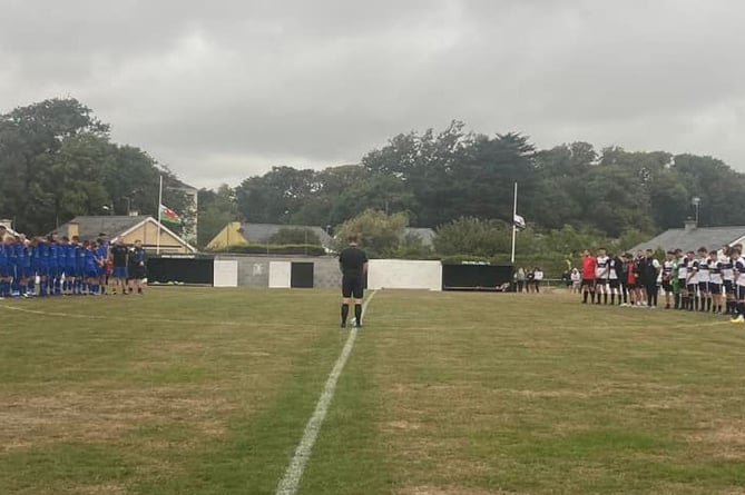 Before the game against Nefyn both teams, the crowd and club officials stood in a minute’s silence in memory of Anna Roberts, who died after being struck by a car on the A499 near Y Ffôr at the weekend 200822