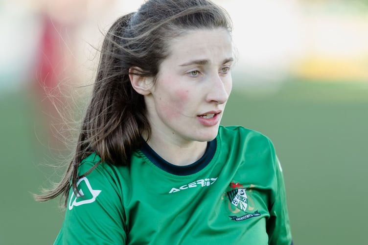 ABERYSTWYTH, WALES - 21 NOVEMBER 2021: The Genero Adran Premier league fixture between Aberystwyth Women & Pontypridd Town Women, Park Avenue Stadium, Aberystwyth, Wales, November 21st, 2021 (Pic By John Smith/FAW)