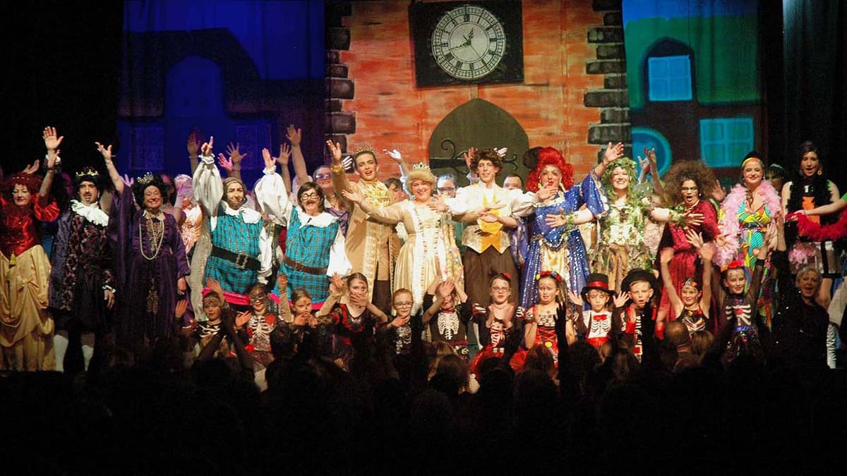 Players celebrate panto return to Aberdyfi | cambrian-news.co.uk