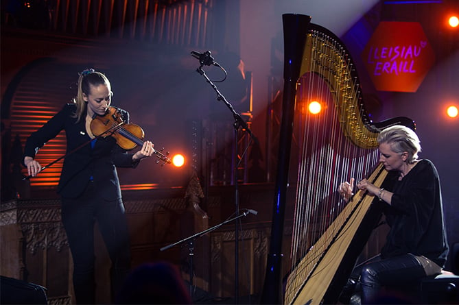 Catrin Finch and Aoife Ní Bhriain