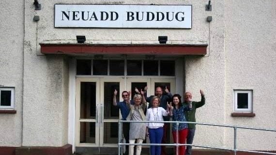 A petition has been launched, opposing Gwynedd Council's sale of Neuadd Buddug