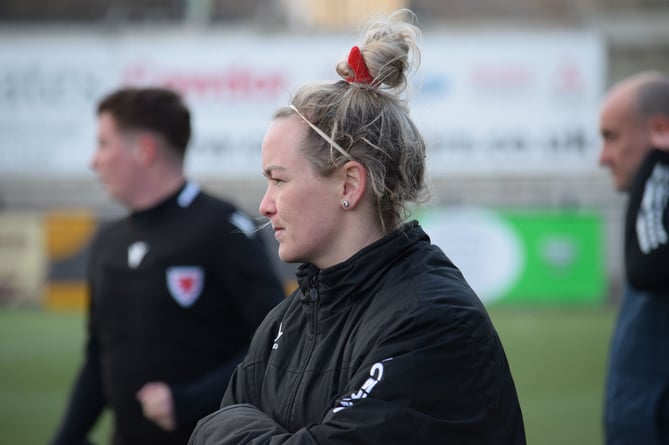 Kelly Thomas on the bench against Pontypridd