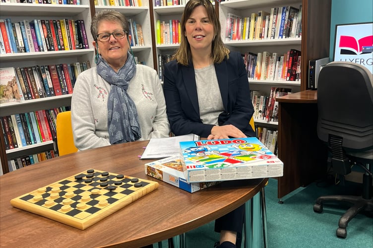 Cllr Nia Jeffreys and Gwen Roberts, libraries assistant in charge, Gwynedd Library Services