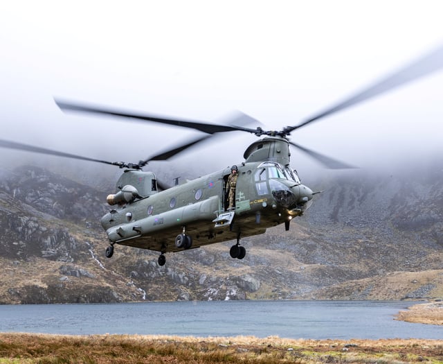 Chinook conducts training exercise in Snowdonia