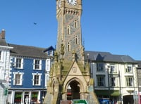 Appeal for builders to repair iconic clock