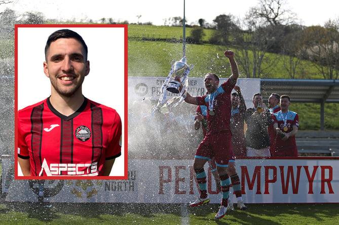 COLWYN BAY, CONWY, WALES - 15th APRIL 2023 - Colwyn Bay celebrate lifting the JD Cymru North Title after CPD Bae Colwyn vs Llandudno FC in Round 30 of the JD Cymru North at the Four Crosses Construction Arena, Colwyn Bay (Pic by Sam Eaden/FAW)