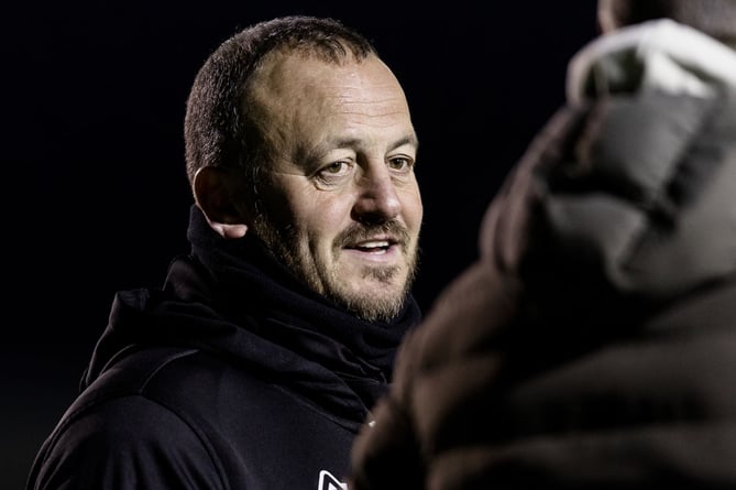 BALA, WALES - 04 NOVEMBER 2022:  Aberystwyth Town's manager Anthony Williams during the JD Cymru Premier league fixture between Bala Town F.C & Aberystwyth Town F.C at the Maes Tegid Stadium 4th November, 2022, Bala, Wales. (Pic By John Smith/FAW)