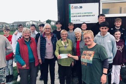 Tywyn Inner Wheel donate £300 to Army Cadets