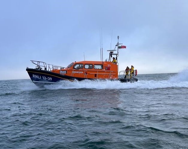 Pwllheli RNLI was tasked to assist a stricken motor boat