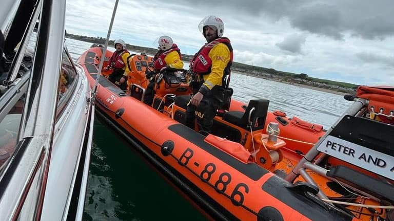 Abersoch RNLI rescue nine after boat suffers engine problem | cambrian ...