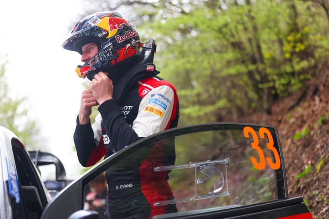 Dolgellau's Elfyn Evans has retired from Rally de Portugal