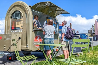 Couple return to Criccieth to set up beachside coffee truck