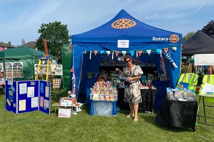 Rotary Club raises £400 thanks to Aberaeron Plant & Craft Fair