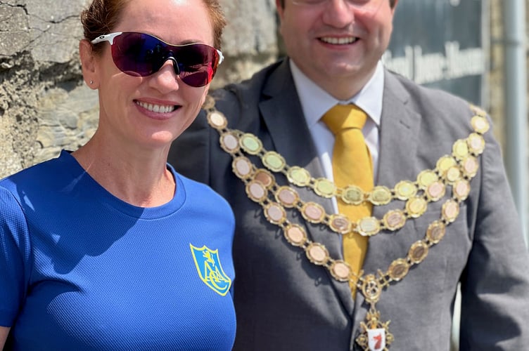 Tracey presented with her prize by Barmouth mayor Owain Pritchard.jpg