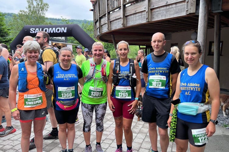 Ceris Williams, Lyndsey Wheeler, Lina Land, Cara Nisbet, Dan Back, Christiane Kloos at Coed y Brenin half marathon 2023