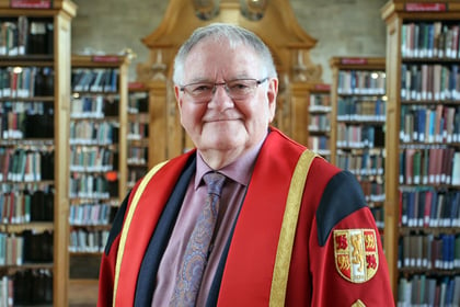 Welsh music icon Dafydd Iwan receives honorary degree