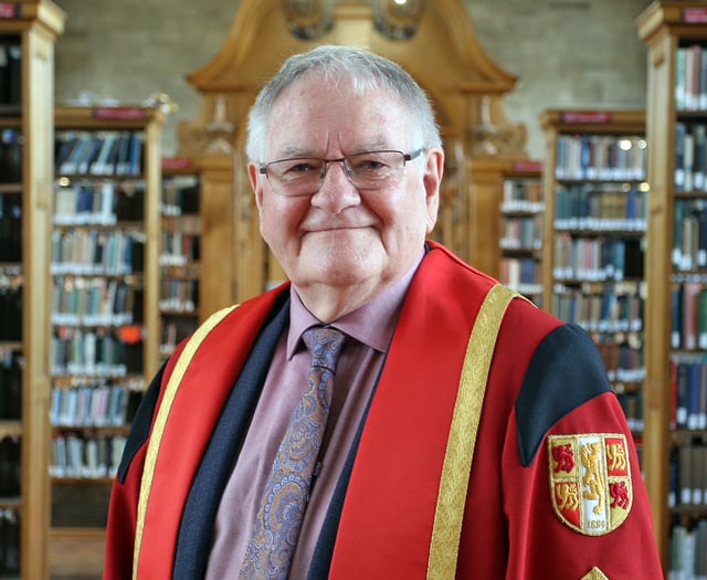 Welsh music icon Dafydd Iwan receives honorary degree