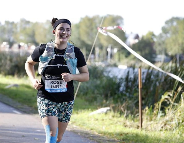 Rose gets ready for Tywyn train race to return dad's medal gesture