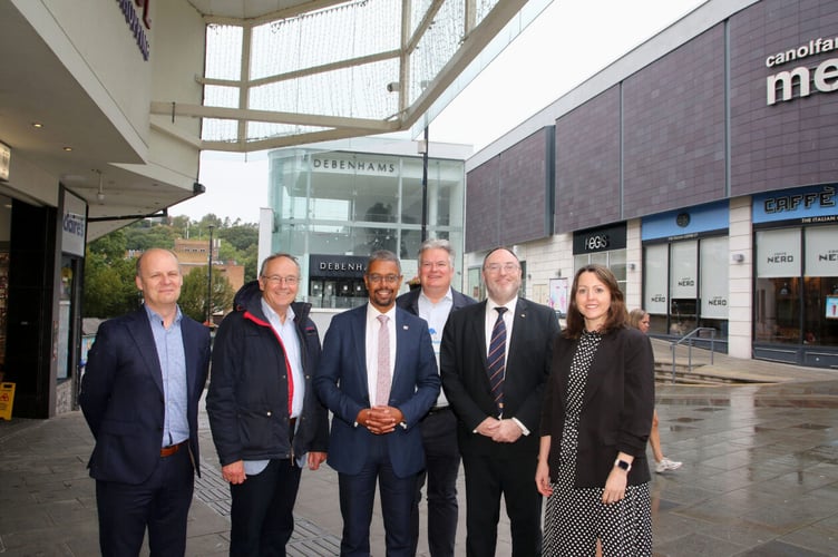 Dafydd Gibbard, Gwynedd Chief Executive; Cllr Dyfrig Siencyn; Vaughan Gething MS, Neil Rodgers, Betsi Cadwaladr Health Board; Professor Edmund Burke, Vice-chancellor of Bangor University; Dr Nia Hughes, Bodnant Medical Centre