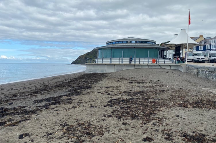 Sand bandstand