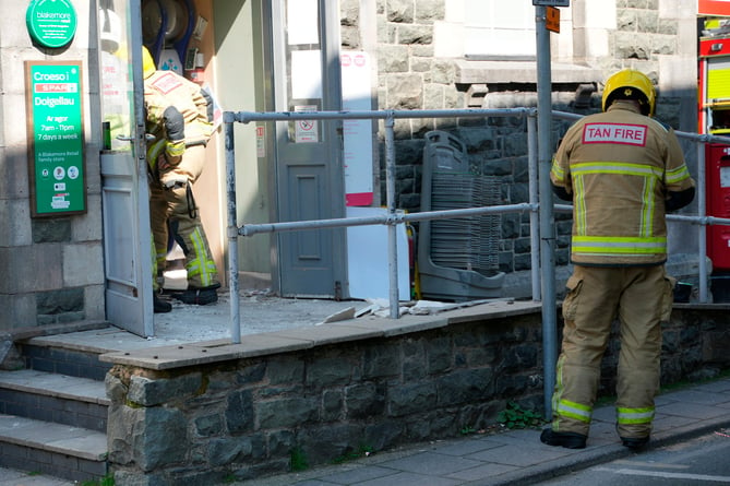 Explotion at Spar Dolgellau 
Fire crews, Ambulans, Police and Air Ambulance attend explosion at Spar Dolgellau with a few casualties
Picture Erfyl Lloyd Davies Photography 