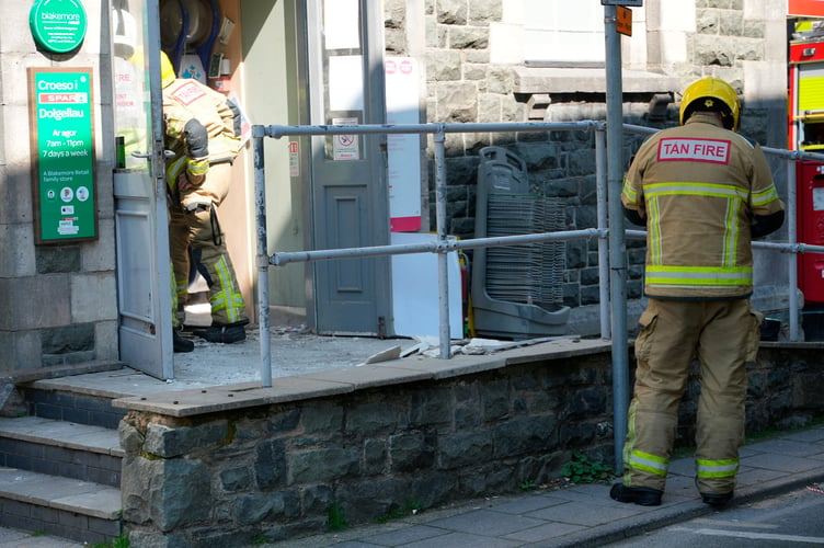 Explotion at Spar Dolgellau 
Fire crews, Ambulans, Police and Air Ambulance attend explosion at Spar Dolgellau with a few casualties
Picture Erfyl Lloyd Davies Photography 