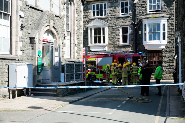 Explotion at Spar Dolgellau 
Fire crews, Ambulans, Police and Air Ambulance attend explosion at Spar Dolgellau with a few casualties
Picture Erfyl Lloyd Davies Photography 