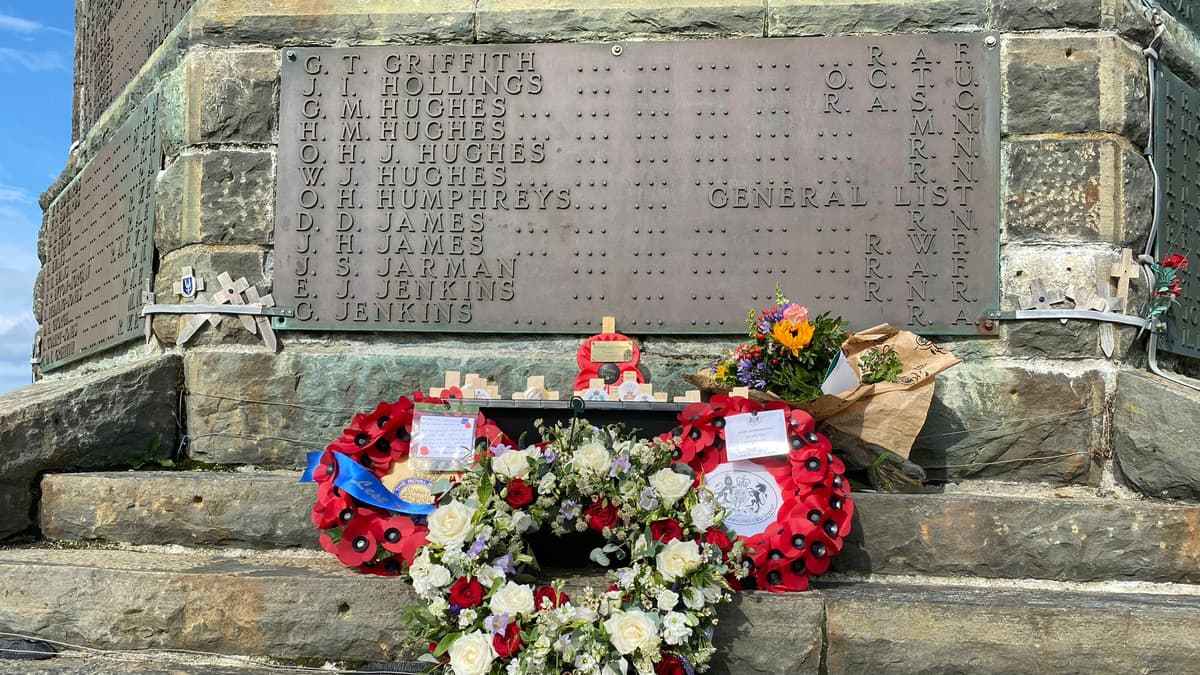 Aberystwyth marks centenary of war memorial at Castle Point | cambrian ...