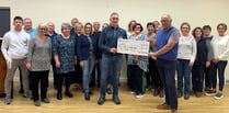 Côr Cardi-Gân yn codi £1,000 i elusennau