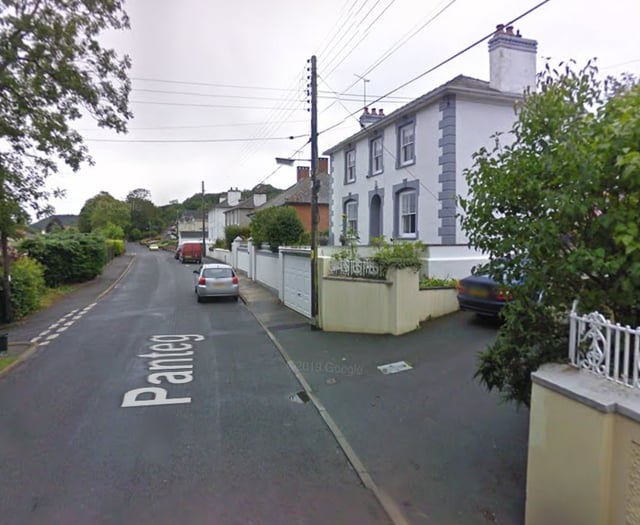 Police release update on man with knife in Aberaeron