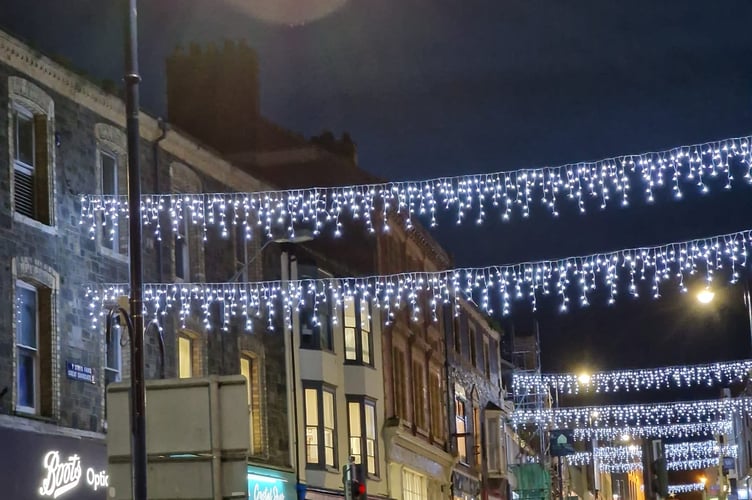 Icicle lights can be seen on some streets