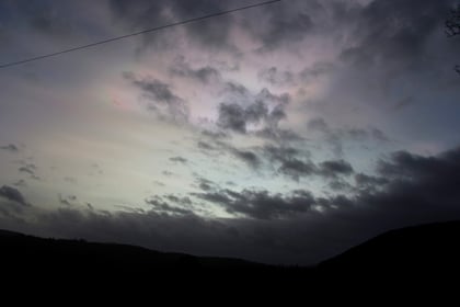 Ystwyth astronomer captures rare 'rainbow' Nacreous Clouds at dusk