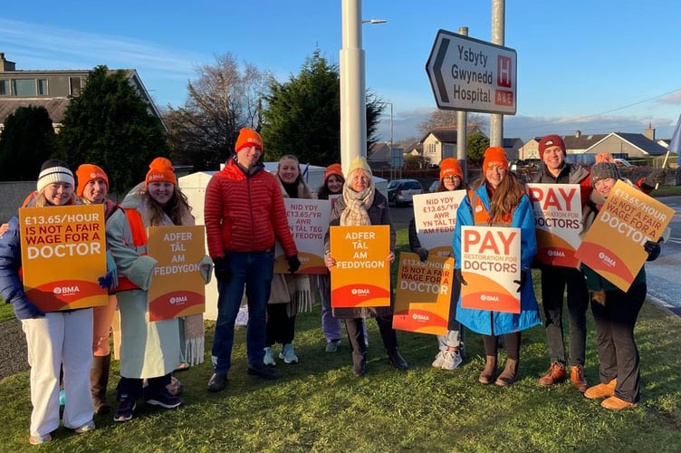 Sian Gwenllian on the picket line at Ysbyty Gwynedd