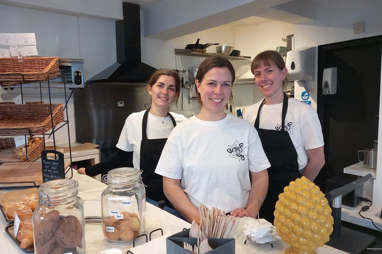 Carys (centre) with sisters Meryl and Sara