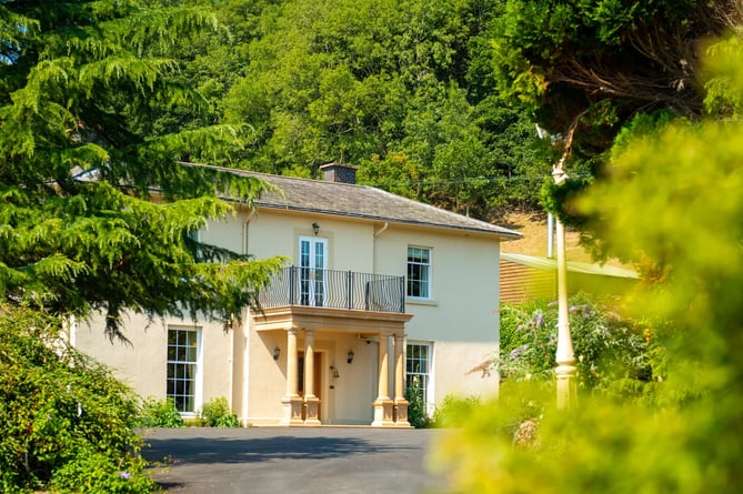 The Old Rectory House gives a sense of grandeur to your holiday