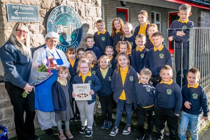 Auntie Rhian hangs up her apron after 35 years as school cook