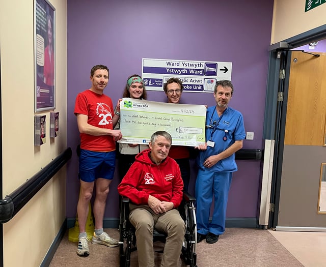 Red Kite Race organisers raise £6,000 for Chemotherapy Day Unit