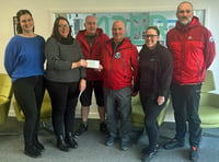 Business gives £1,000 to Gwynedd search and rescue team