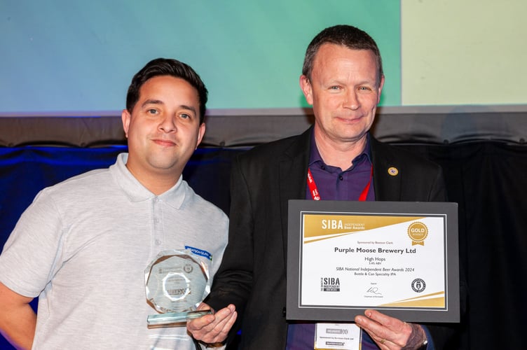 Stephen Reyes, Business Development Manager for Beatson Clark (award sponsor) presenting to Lawrence Washington, Managing Director of Purple Moose (right)